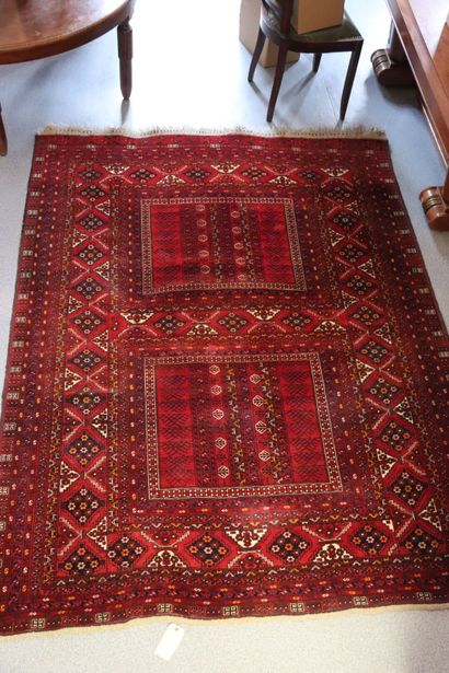 Original et grand tapis Afghan. Vers 1970....