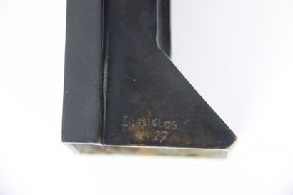 Subject in bronze. Signed on the base. 
