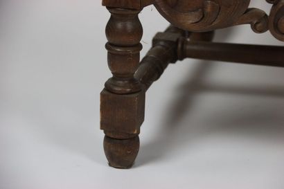 Réunion de deux fauteuils et d'un canapé...