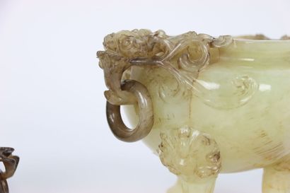 CHINA. Covered pot in stone of lard. It rests...