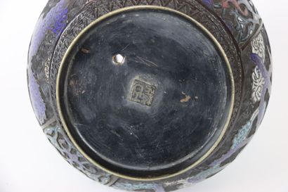 CHINA: Large cloisonné enamel base vase with...