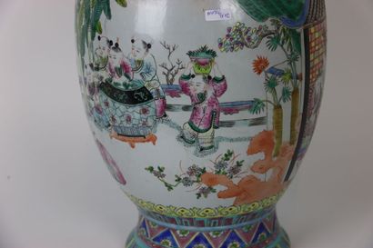 CHINA. Large baluster vase in enamelled porcelain...