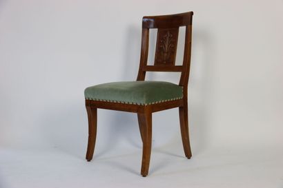 Réunion de quatre chaises en acajou et placage...