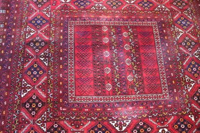 Original et grand tapis Afghan. Vers 1970....