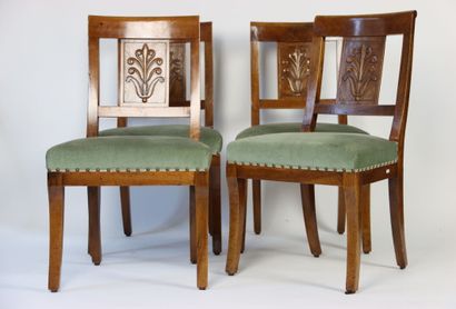 Réunion de quatre chaises en acajou et placage...