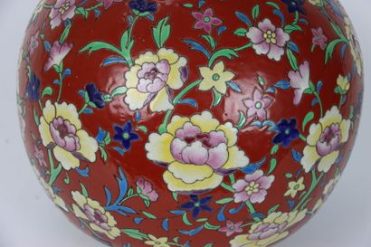 Large colonial vase in red enamel with floral...