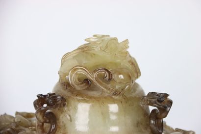 CHINA. Covered pot in stone of lard. It rests...