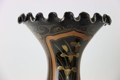 JAPAN. Pair of baluster vases in terracotta...