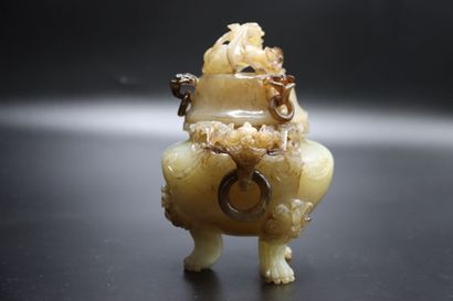 CHINA. Covered pot in stone of lard. It rests...