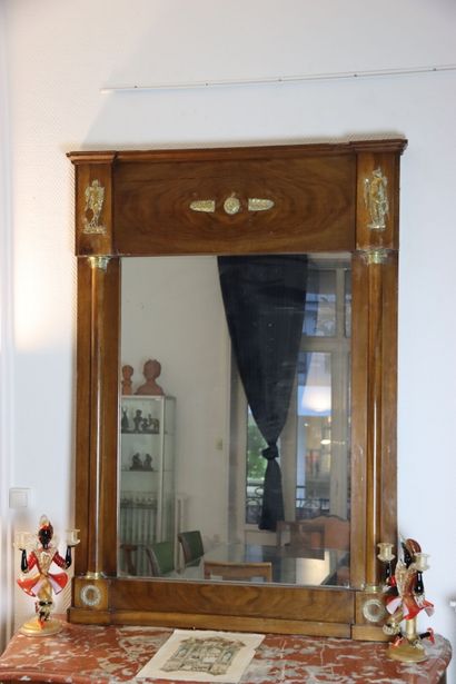 Miroir en acajou et placage d'acajou et bronzes...