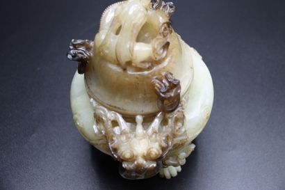 CHINA. Covered pot in stone of lard. It rests...