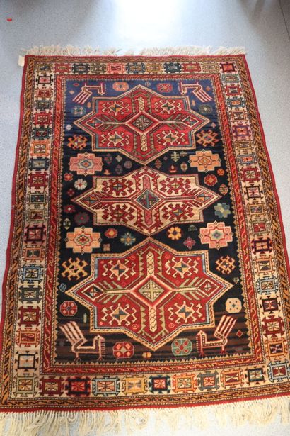 Carpet. Dimensions: 175 x 122cm