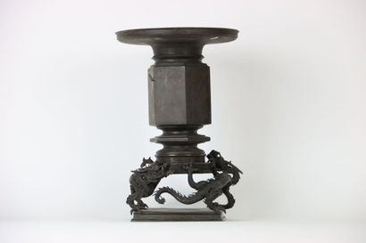 CHINA. Large brazier in patinated bronze...