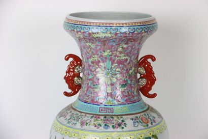 CHINA. Large baluster vase in enamelled porcelain...