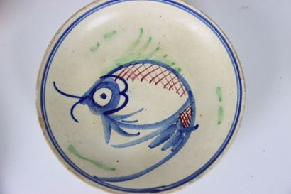 CHINA: Meeting of 6 ceramic bowls with fish...