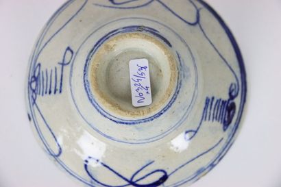 CHINA: Meeting of 4 blue and white ceramic...
