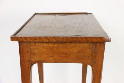 Table à jeux en bois de placage marqueté...