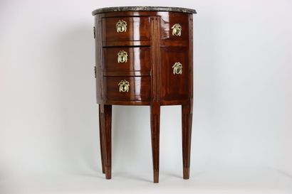Commode demi-lune
Petite commode demi lune....