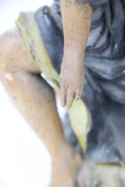 Statue en bois polychrome représentant un...