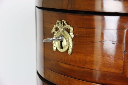Commode demi-lune
Petite commode demi lune....