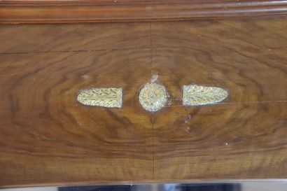 Miroir en acajou et placage d'acajou et bronzes...