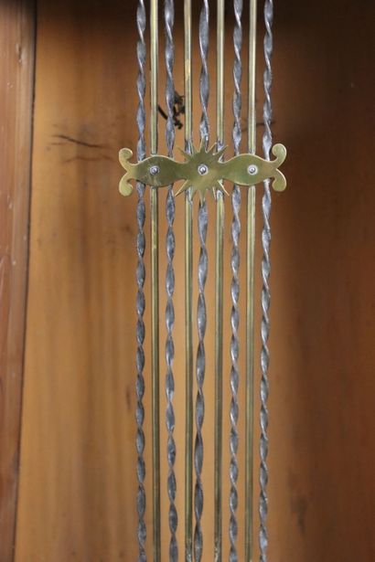 Horloge comtoise, coffre violoné en bois...