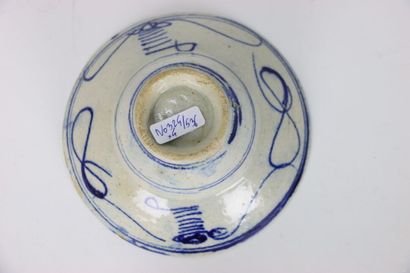 CHINA: Meeting of 4 blue and white ceramic...