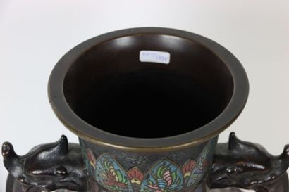 CHINA: Large cloisonné enamel base vase with...