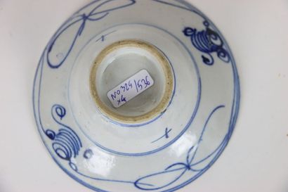 CHINA: Meeting of 4 blue and white ceramic...