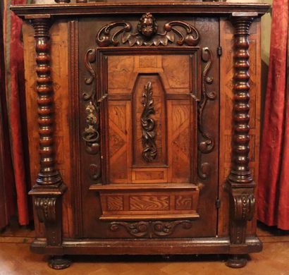 Petit meuble dressoir en chêne et résineux...