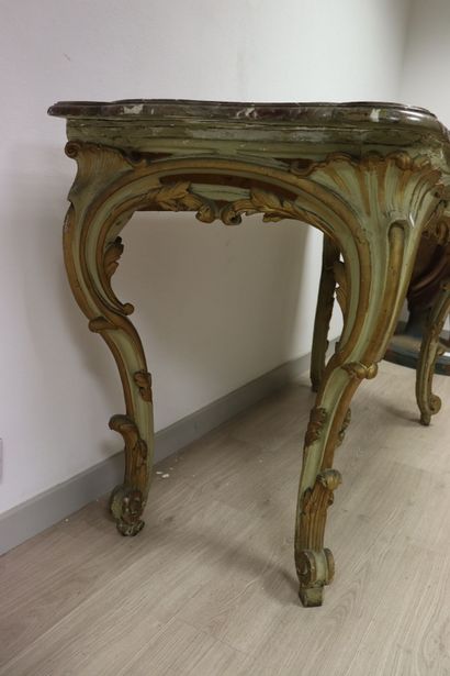 Console en bois mouluré sculpté et peint...