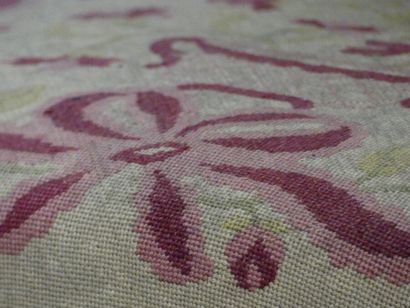 Paire de fauteuils , noyer moulure et scuplté,...