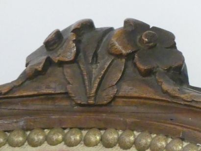 Paire de fauteuils , noyer moulure et scuplté,...
