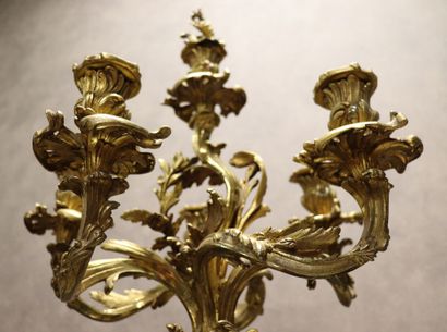 Paire de chandeliers à six feux en bronze...