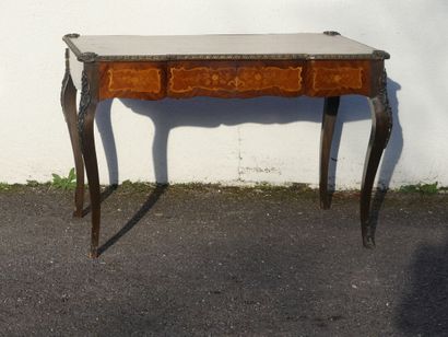 Bureau en bois marqueté à décor stylisé de...