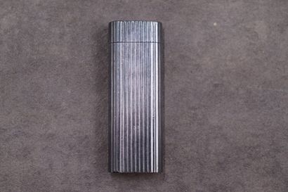 CARTIER. Briquet en métal argenté signé et...