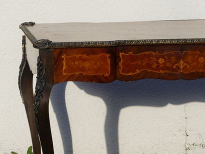 Bureau en bois marqueté à décor stylisé de...