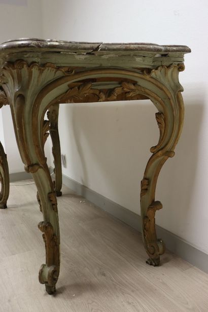 Console en bois mouluré sculpté et peint...