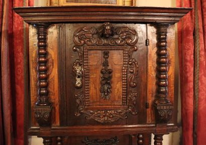 Petit meuble dressoir en chêne et résineux...