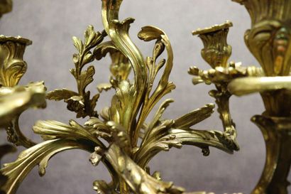 Paire de chandeliers à six feux en bronze...