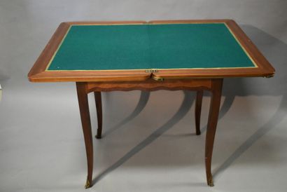 Table à jeu en bois, placage d'acajou et...