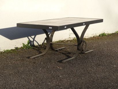 Dans le goût de Roger CAPRON. Table basse...