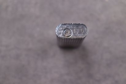 CARTIER. Briquet en métal argenté signé et...