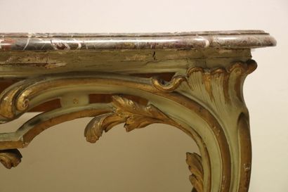 Console en bois mouluré sculpté et peint...