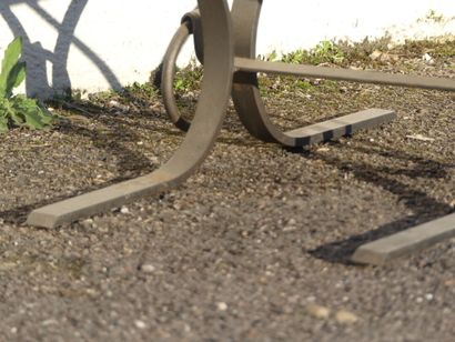 Dans le goût de Roger CAPRON. Table basse...
