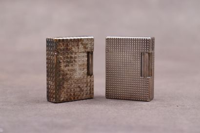 DUPONT. Réunion de deux briquets en métal,...