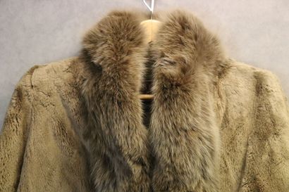 G.R FICHELIS. Manteau en fourrure. Dimensions...