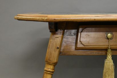 SUISSE. Table de changeur en bois mouluré...