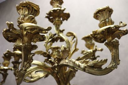 Paire de chandeliers à six feux en bronze...