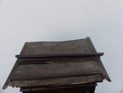 Partie inférieure d'horloge mise en étagère...